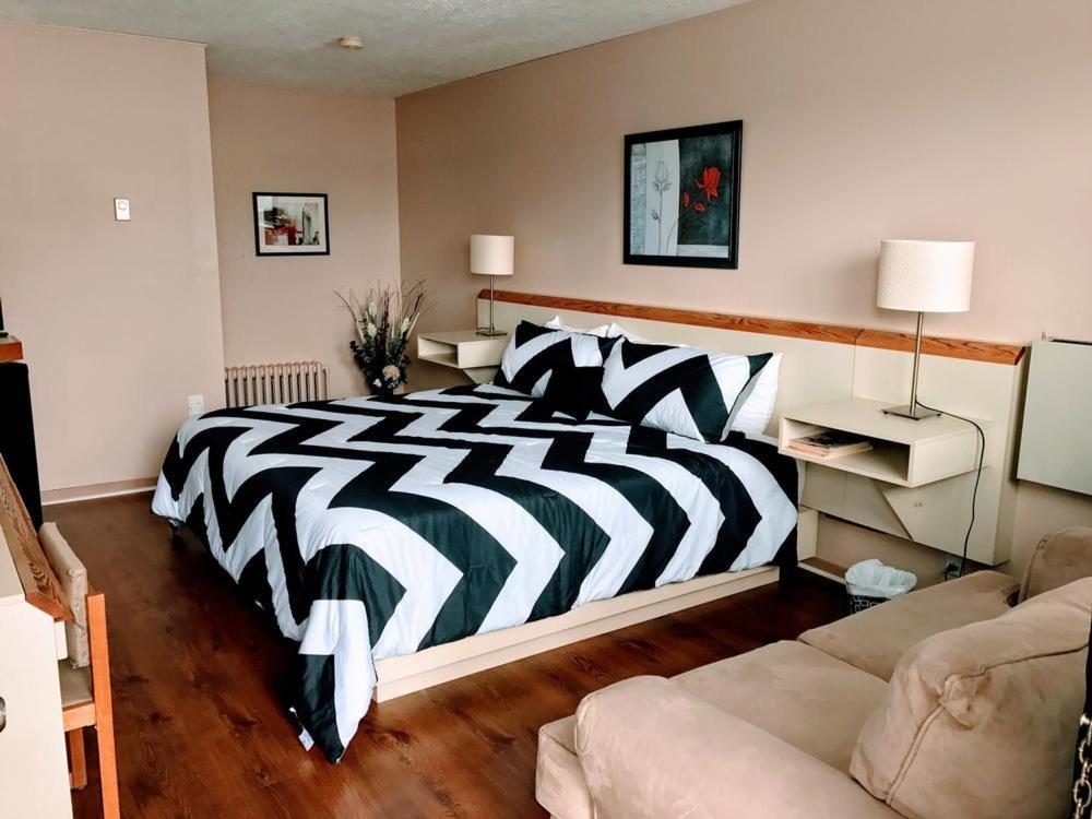 Motel Belle Riviere Saint-Jean-sur-Richelieu ภายนอก รูปภาพ
