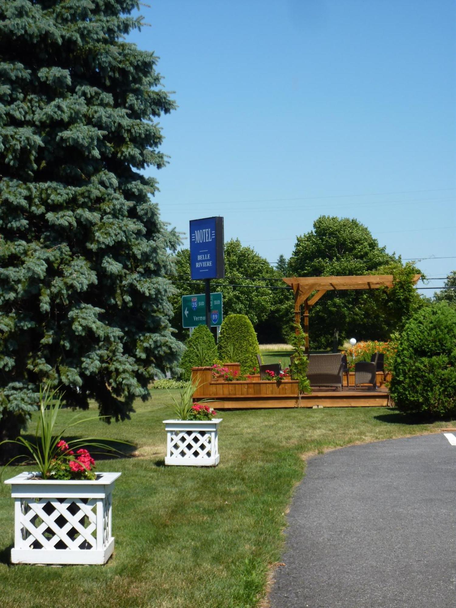 Motel Belle Riviere Saint-Jean-sur-Richelieu ภายนอก รูปภาพ