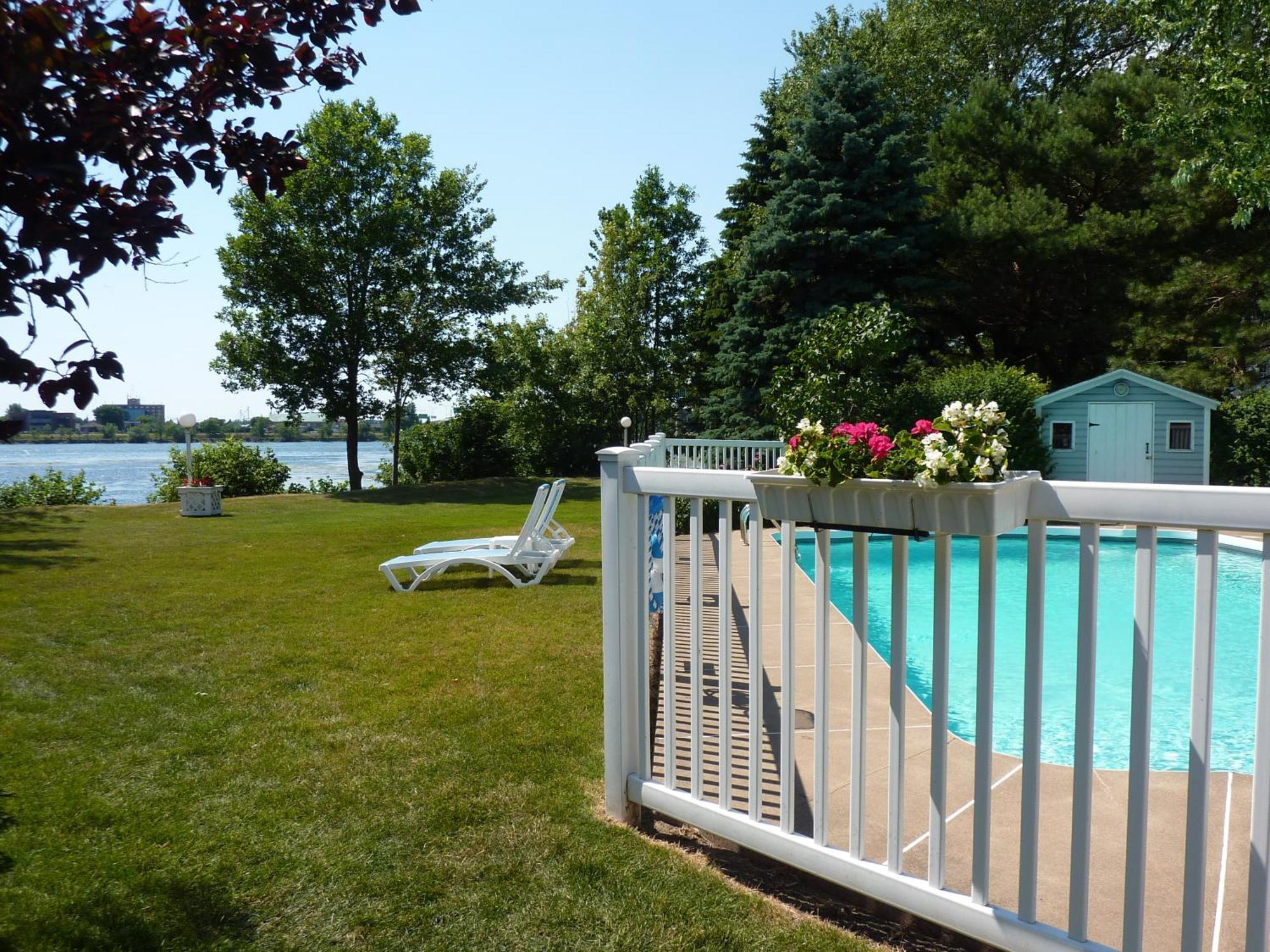 Motel Belle Riviere Saint-Jean-sur-Richelieu ภายนอก รูปภาพ