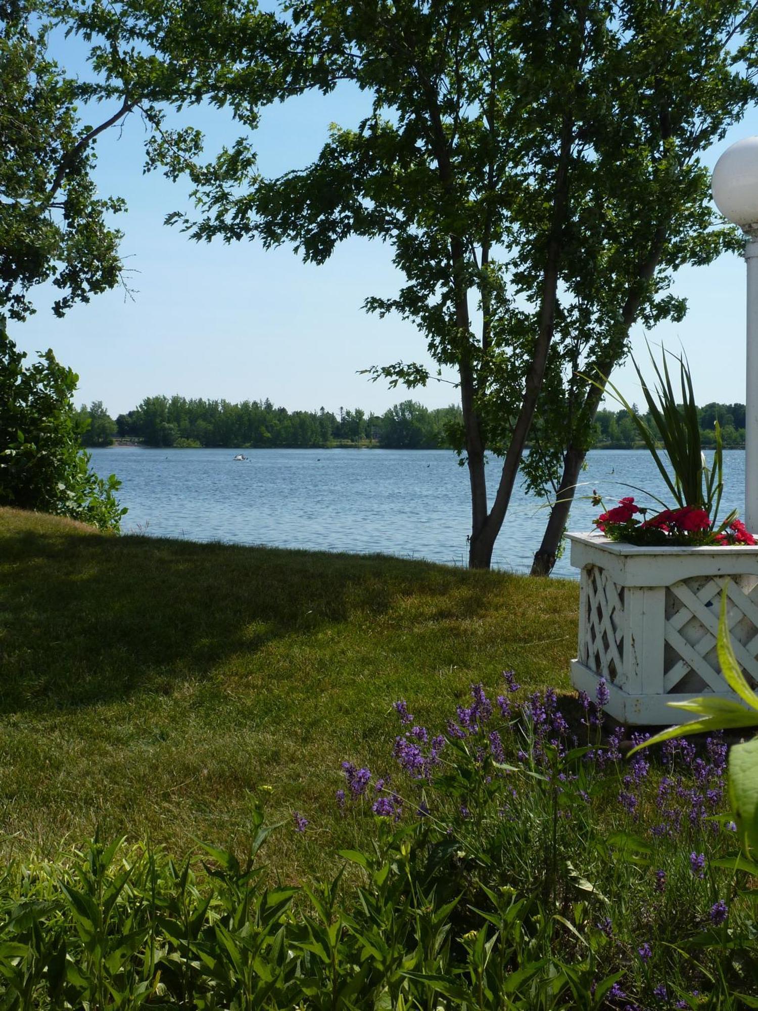 Motel Belle Riviere Saint-Jean-sur-Richelieu ภายนอก รูปภาพ