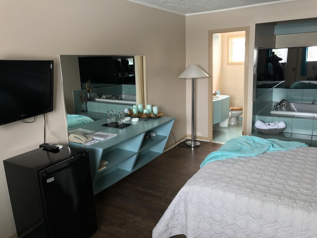 Motel Belle Riviere Saint-Jean-sur-Richelieu ภายนอก รูปภาพ