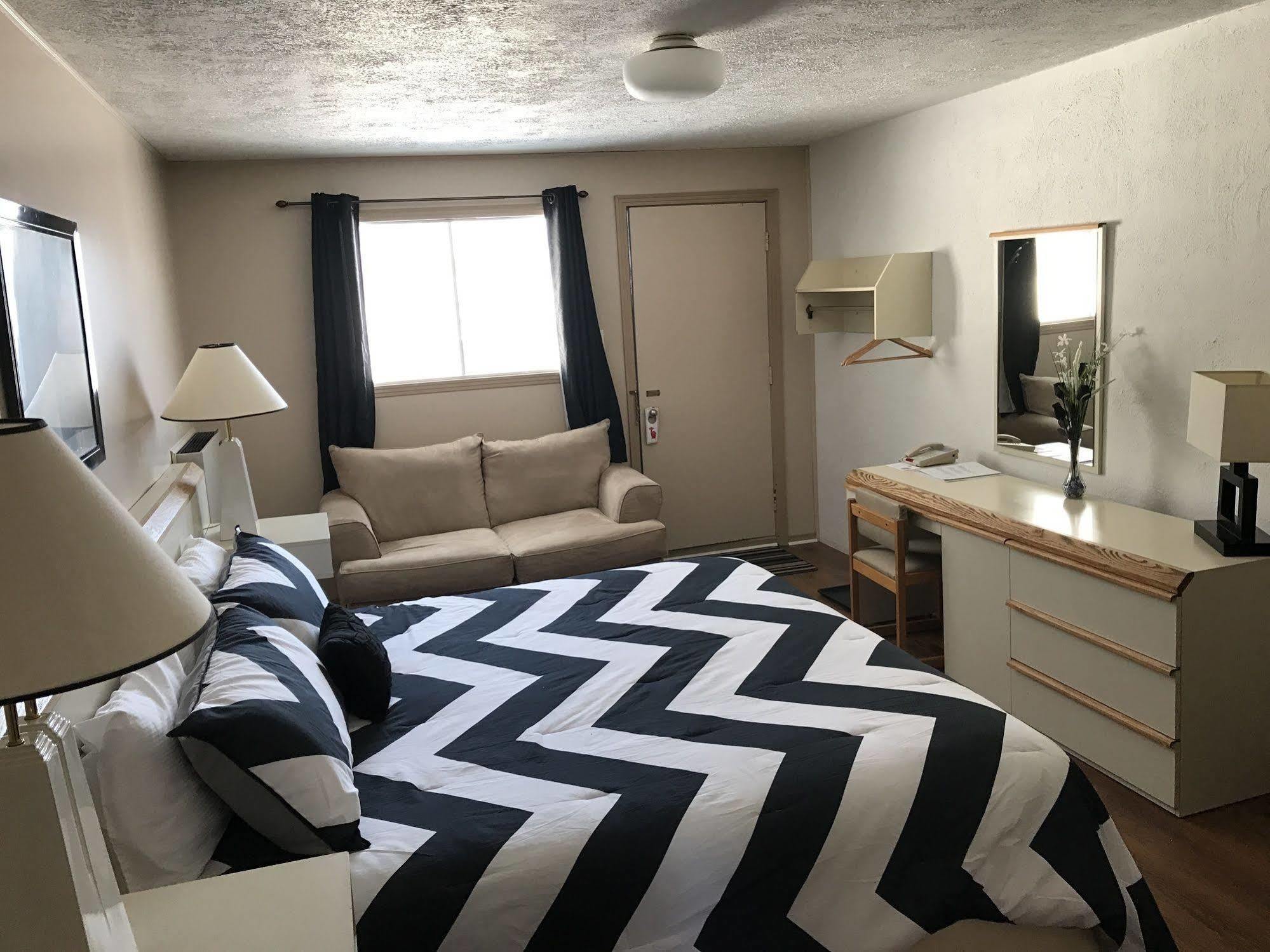 Motel Belle Riviere Saint-Jean-sur-Richelieu ภายนอก รูปภาพ