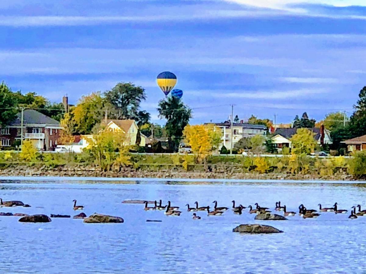 Motel Belle Riviere Saint-Jean-sur-Richelieu ภายนอก รูปภาพ