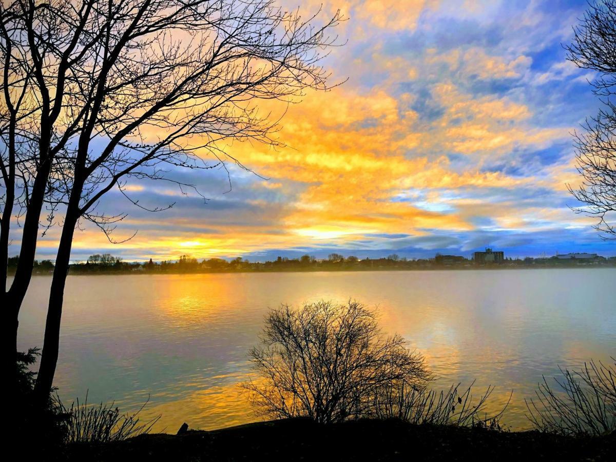 Motel Belle Riviere Saint-Jean-sur-Richelieu ภายนอก รูปภาพ